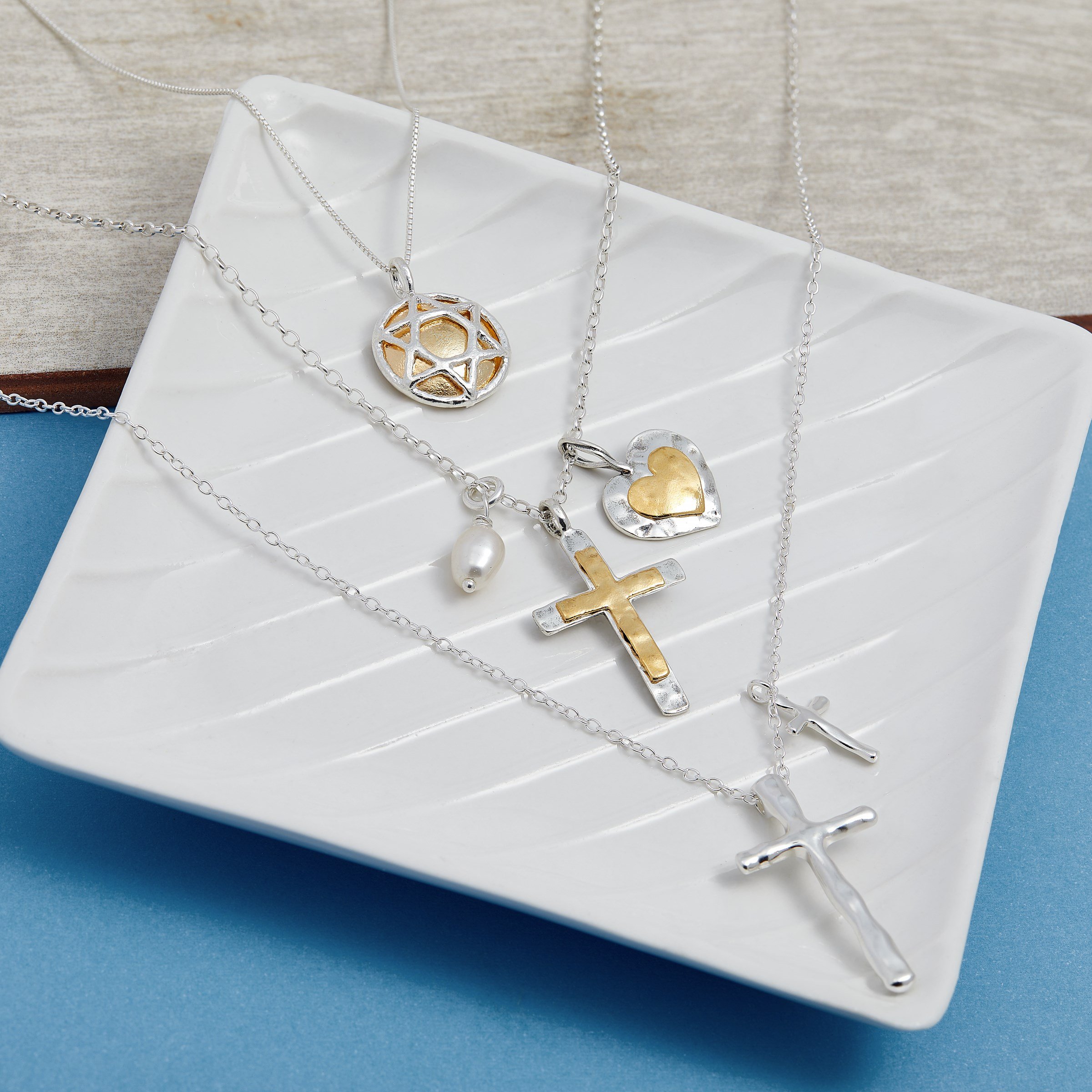 【2plan】23FW★ [MADE] 040 Cross shine symbol necklace Montana Silversmiths Amber Shadows Filigree Cross Necklace